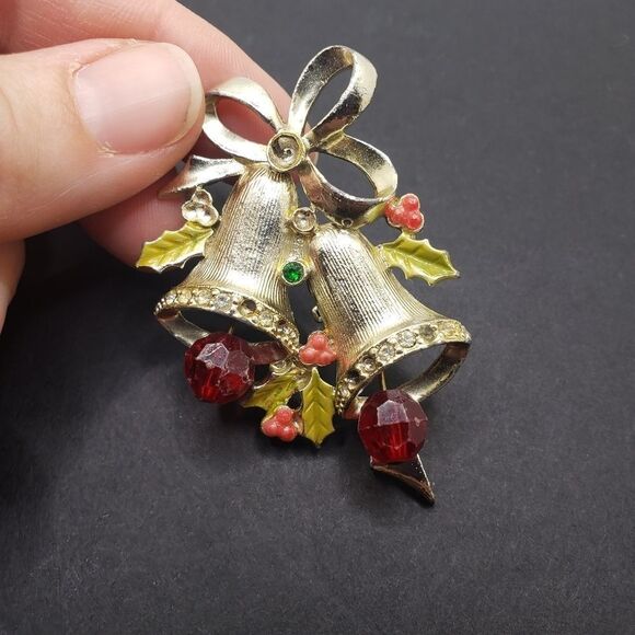 Jingle bells with mistletoe pin brooche - Picture 3 of 12